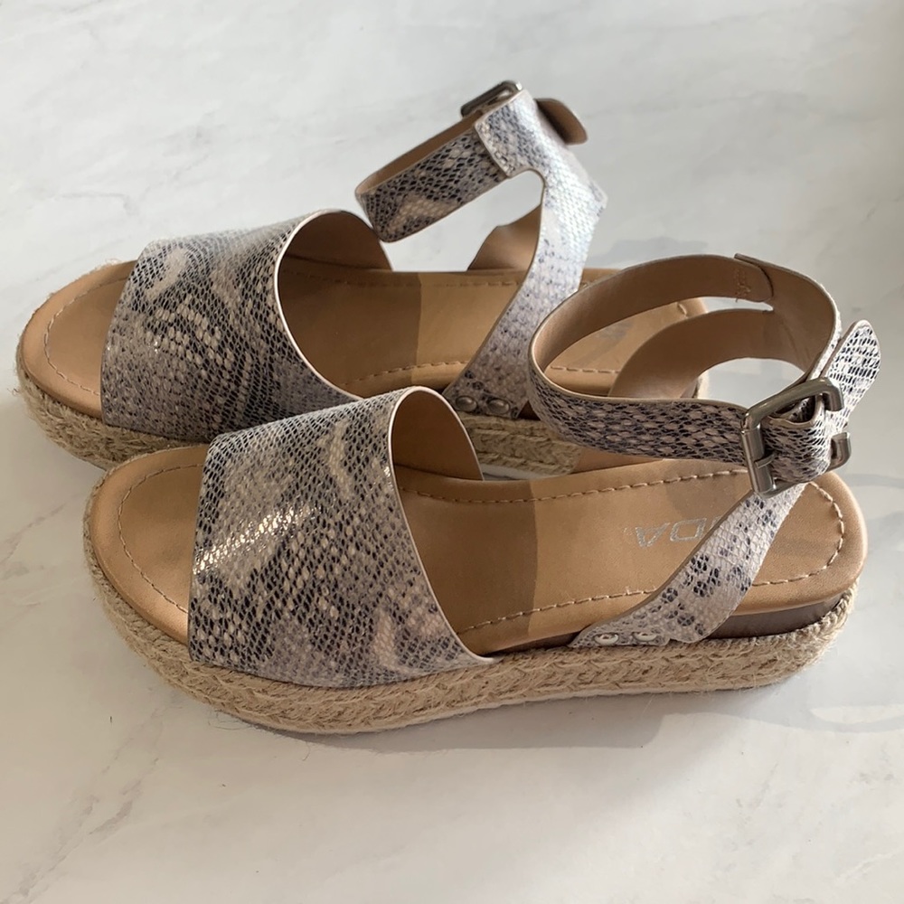 Snakeskin Flatform Espadrilles - Picture 4 of 6